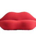 Red lips 2 zit sofa